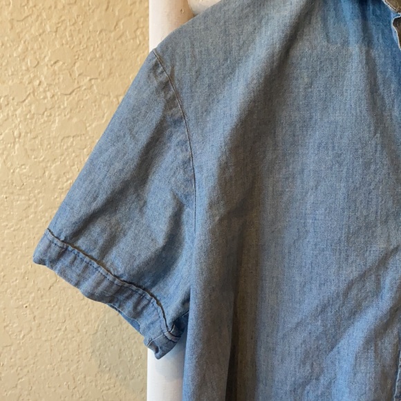 Zara slightly cropped chambray collared button down - Picture 4 of 9